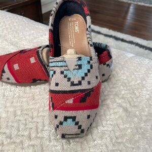 TOMS Red and Blue Geometric Slip-Ons